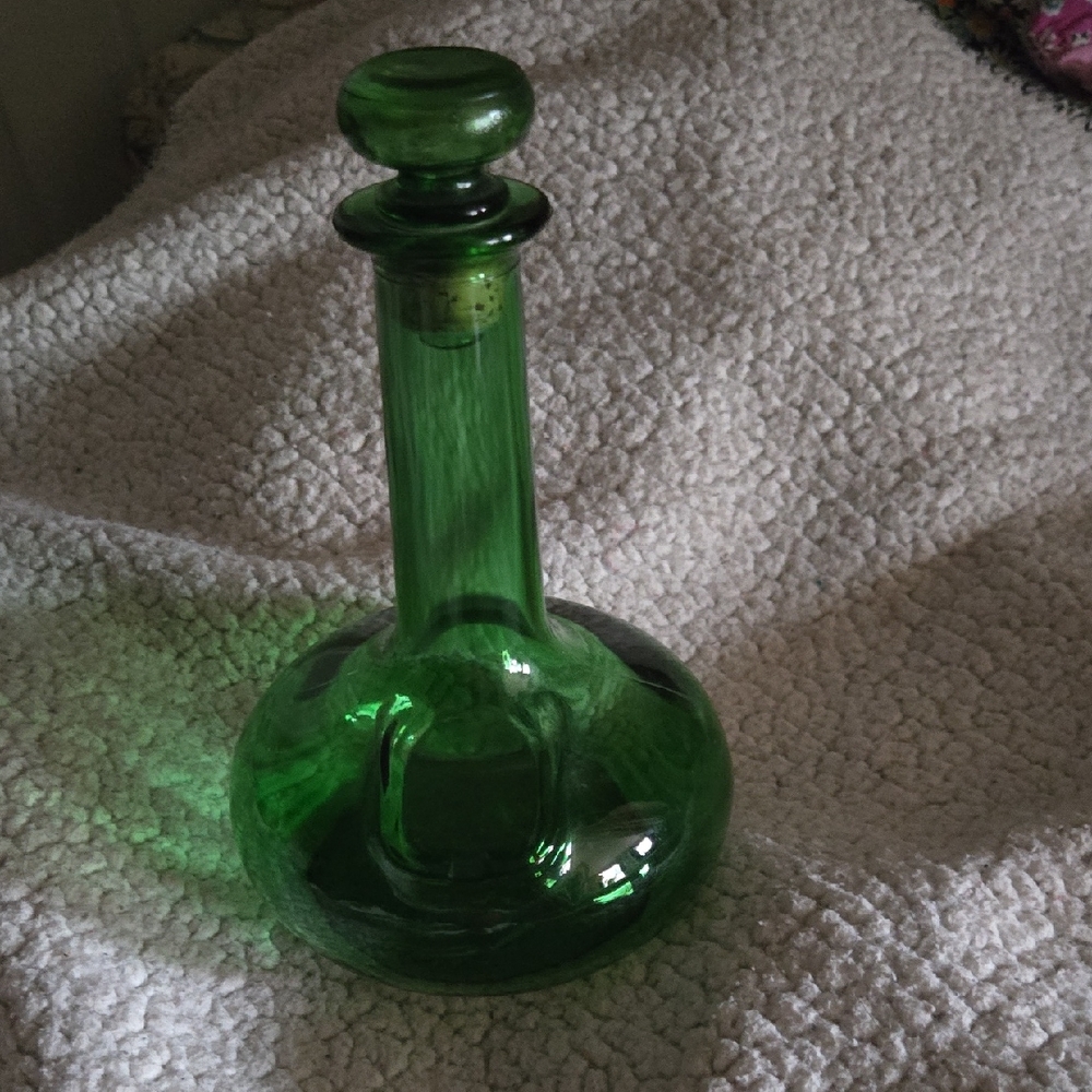 McGuinnessElegant Green Glass Decanter